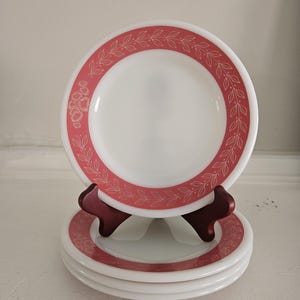 Pyrex laurel leaf appetizer/salad/desert plates