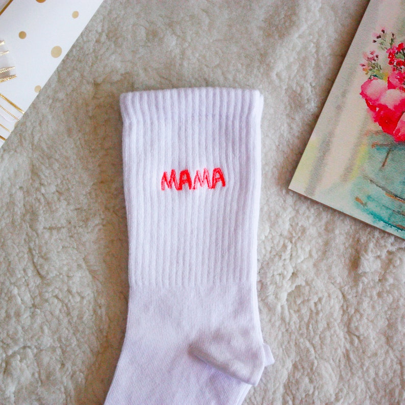 Calcetines personalizados para regalos del Día de la Madre, calcetines personalizados, calcetines de tripulación bordados, calcetines blancos para mujer, calcetines de vestir para hombre, calcetines con nombre personalizado imagen 6