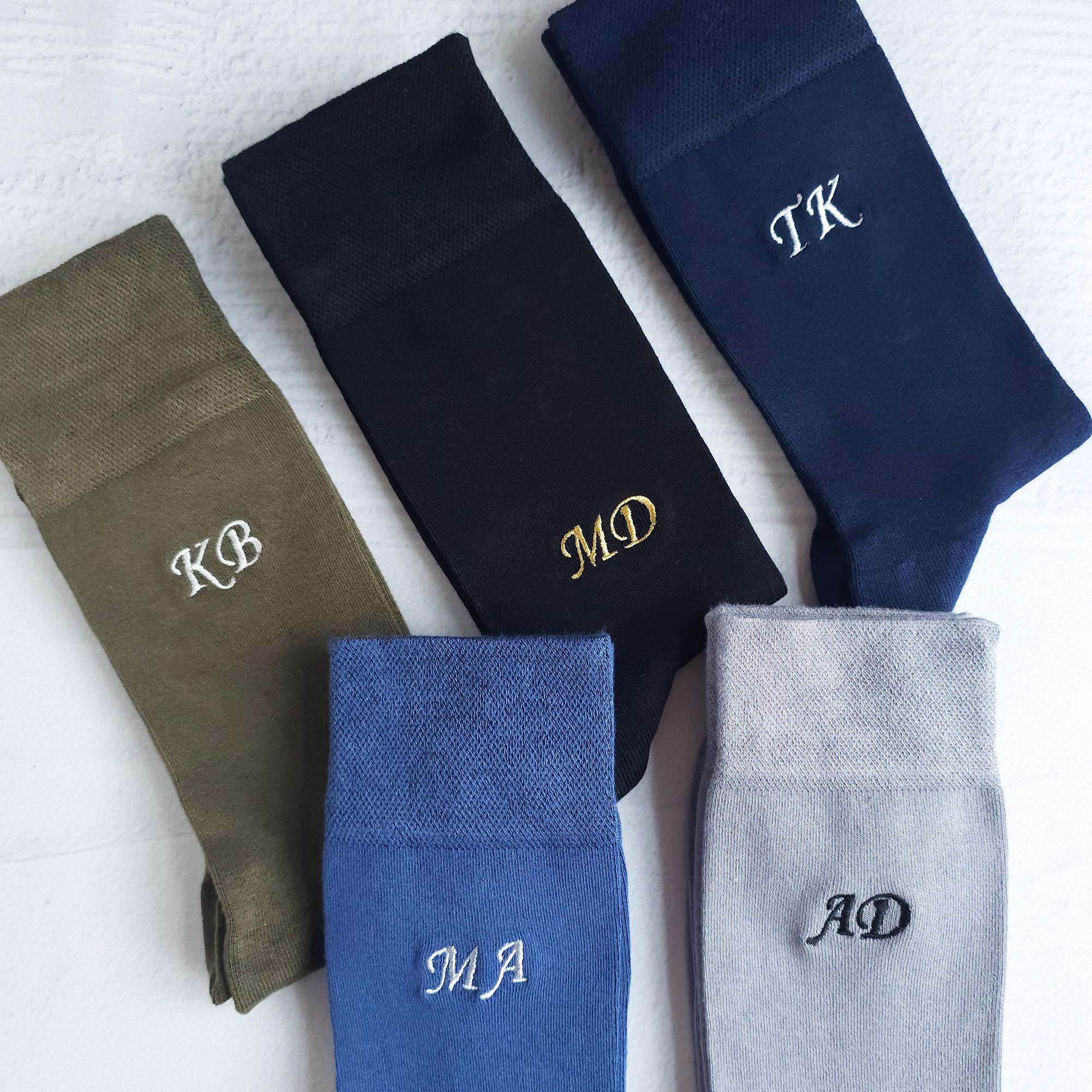 Bestickte Bambus Groomsmen Socken, Monogramm Socken, personalisierte Hochzeitssocken für Männer, Navy Socken