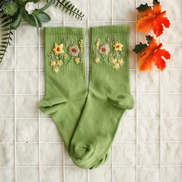 Hand Embroidered Cozy Socks Fall Socks Green Autumn Socks Flower Embroidery Slouch Socks Sutfit Hiking Socks Womens Embroidery Socks