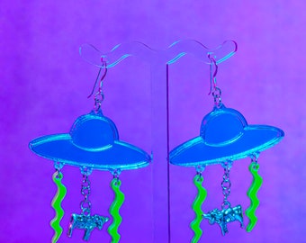 Irisierende UFO Ohrringe - Verspielter Außerirdischer Schmuck von Out There Goods