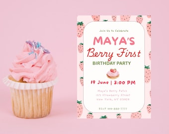 Puede incluir: Una magdalena con glaseado rosa y chispas junto a una invitación de fiesta. La invitación dice "MAYA'S Berry First BIRTHDAY PARTY" con una ilustración de fresa. La invitación incluye la fecha, la hora y la información de RSVP.