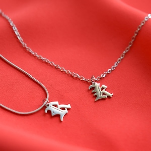 Collier en argent avec lettre anglaise ancienne, alphabet personnalisé, calligraphie, lettre anglaise ancienne en argent sterling, cadeau pour lui, cadeaux personnalisés