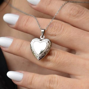 Silver Heart Locket Custom Necklace Custom Engraved Necklace Photo Necklace Personalized Gifts Gift for Mom Gift mom necklace custom name