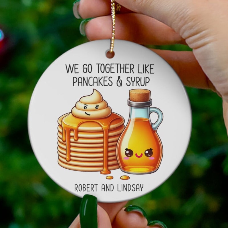 Tasse à Café Humouristique "We Go Together Like Pancakes & Syrup" - 341 Ml, Céramique Blanche - Neuf Sous Blister