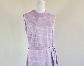 Vintage 60s 70s purple and white patterned polyester shift dress with tie at waist and zip back