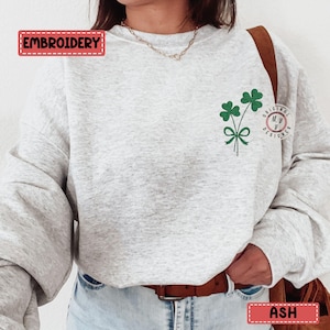 EMBROIDERY St. Patrick&#39;s Day Coquette Bow Clover Crewneck Sweatshirt, Shamrock Sweatshirt, Green Clover Gift, Lucky Clover Sweatshirt