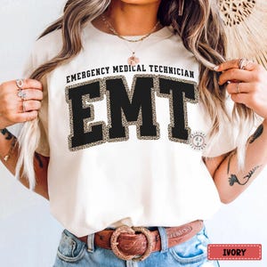 Comfortkleuren* EMT-T-shirt, shirt voor medisch technicus voor noodgevallen, cadeau voor verpleegkundige, kledingstukgeverfd shirt EMT, shirt medisch technicus met luipaardprint