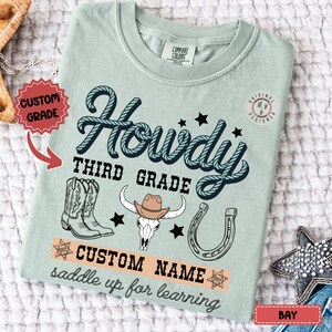 Comfortkleuren* Howdy derde leerjaar aangepaste naam western shirt terug naar school leraar, shirts basisschool, terug naar school T-shirt