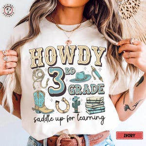 Komfortfarben * Howdy Dritte Klasse Western zurück zu Schullehrer-Shirt, Grundschullehrer-Gruppenhemden, zurück zu Schulgruppenhemden