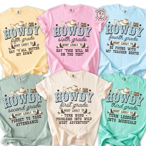 Comfortkleuren* Howdy Fourth Grade Custom Western Terug naar school lerarenshirt, groepsshirt voor kleuters, groepsshirt grappige leraar, grappige leraarsshirt
