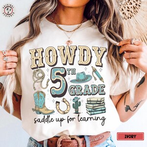 Komfortfarben * Howdy Fünfte Klasse Western Zurück zu Schullehrer-Shirt, Grundschullehrer-Gruppenhemden, Zurück zu Schulgruppenhemden