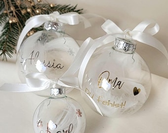 Weihnachtskugel Glas personalisiert 8 cm | weiße Federn | Glaskugel mit Namen | Erinnerungskugel Geschenk handmade