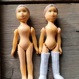 Vintage straight legged hard plastic dolls. Vintage dollhouse dolla, strung antique little dolls