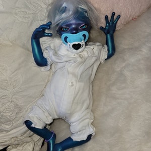 Artist made Imany alien baby reborn doll, kit is by Noemi Roarks and is authentic, reborn alien baby