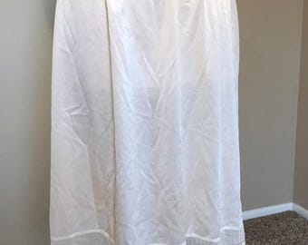 Half Slip, Cream color, Nylon, Vassarette, Size Large L, Made in USA