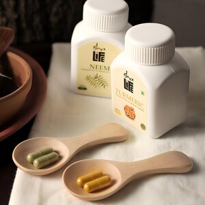 Poudre de neem et de curcuma en capsules végétales. Pack combiné. 100 gélules chacune. Pour une détox quotidienne. image 1