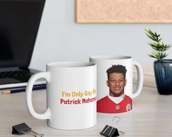 Zabawny kubek Patricka Mahomesa z Kansas City Chiefs - NFL Fan Humor