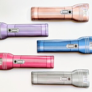 Paniers de Pâques pour enfants • Lampe de poche magnétique • Remplisseurs de paniers de Pâques • Cadeaux de Pâques personnalisés • Cadeau de Pâques pour fille • Cadeau de Pâques pour garçon image 5
