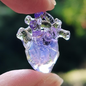 Lila Glas Herz Anhänger, Einzigartige Glas Kunst Halskette, Zarter Violetter Fee Engel Herz Anhänger, Gothic Halloween Halskette, Geschenk für Sie
