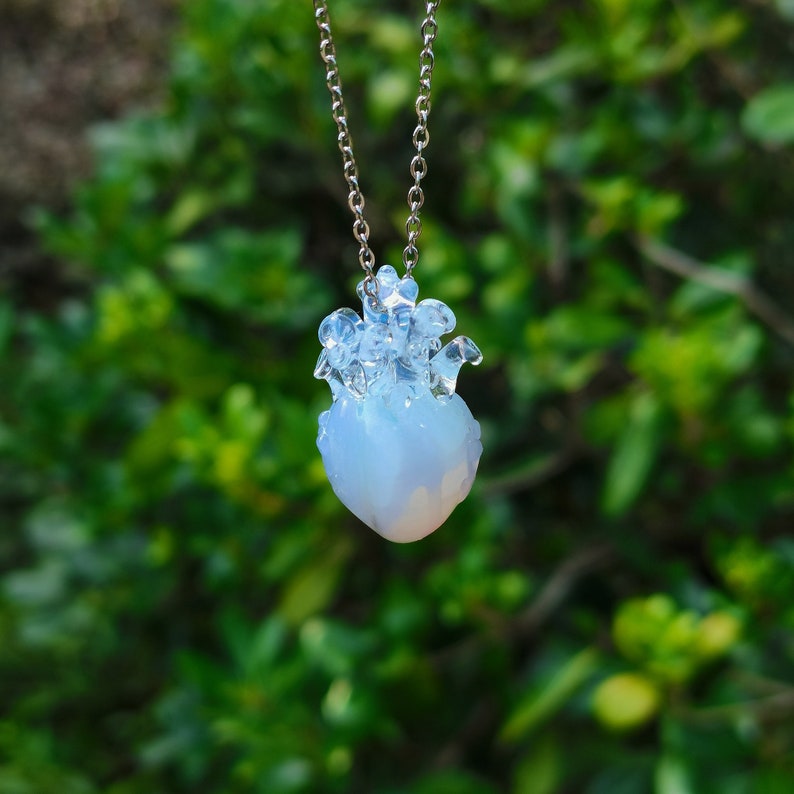 Pendentif coeur en verre bleu bébé, collier coeur en verre, bijoux d'art en verre à porter, cadeau romantique unique pour elle, cadeau de la Saint-Valentin image 2