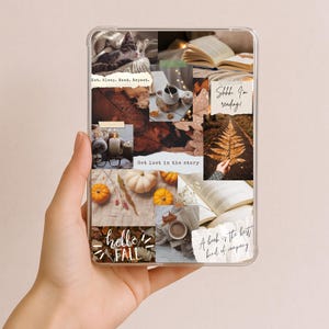 Pode incluir: Uma capa de telemóvel retangular transparente com uma colagem de imagens com tema de outono, incluindo um gato, livros abertos, abóboras, velas e canecas de café. O design inclui textos que dizem Eat. Sleep. Read. Repeat., Shhh.. I'm reading!, Get lost in the story, hello FALL e A book is the best kind of company.