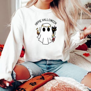 Halloween Sweatshirt Women, Cute Ghost Halloween Crewneck, Witch Cat Sweatshirt, Hippie Ghost, Granola Girl Aesthetic, Spooky Season