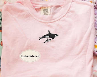 Camiseta de Orca con colores cómodos bordados®. Regalo para amantes de las orcas, madres y bebés amantes del océano. Camiseta de Orca. Regalo para el Día de la Madre.