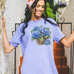 Hydrangea Comfort Colors T-shirt Preppy Floral Tee Spring Fashion Shirt Botanical Floral Design Boho Cottagecore Tshirt Gift for Gardener