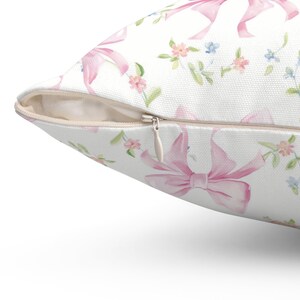 Kokette Dekokissen, rosa Bögen, rosa Blumenkissen, weiches Mädchenkissen, hübsche rosa Bögen, Kokett-Raum-Dekor Bild 2
