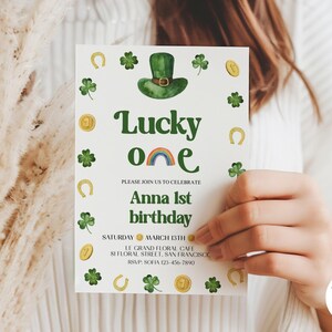 Carte d'invitation pour le premier anniversaire de la Saint-Patrick, Evite pour le premier anniversaire de l'arc-en-ciel Shamrock, Invitation à une fête d'anniversaire irlandaise, un porte-bonheur
