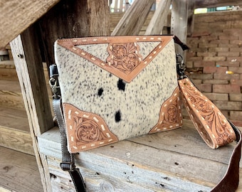 Bolso clutch/hombro de cuero de vaca Willow con cuero con herramientas.