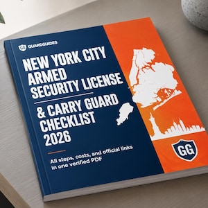Könnte beinhalten: Eine Broschüre mit dem Titel New York City Armed Security License & Carry Guard Checklist 2026 mit dunkelblauem und orangefarbenem Einband. Das Cover zeigt eine weiße Karte von New York City, eine Skyline-Silhouette und das GuardGuides-Logo oben links und unten rechts.
