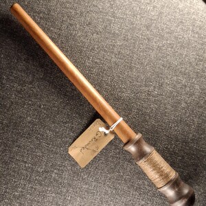 W80 - Geerdet - Zauberstab aus Buchenholz - 30 cm