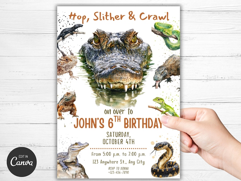 Może przedstawiać: Zaproszenie na urodziny z motywem gad&oacute;w, z ilustracją aligatora pośrodku, otoczoną r&oacute;żnymi gadami. Zaproszenie głosi "Hop, Slither & Crawl" i ogłasza 6. urodziny Johna 4 października.