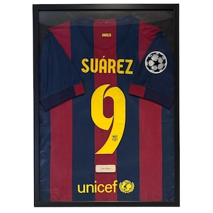 Barcelona Luis Suárez Framed Jersey, Luis Suárez Shirt Framed, Barcelona Jersey 21 x 29 Inches