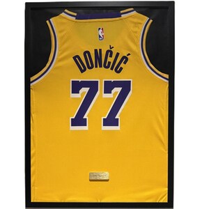 Los Angeles Lakers Luka Doncic-jersey ingelijst, Luka Doncic-shirt ingelijst, Los Angeles Lakers-jersey 21&#39;&#39; x 29&#39;&#39; inch