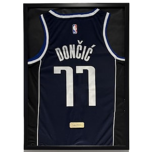 Dallas Mavericks Luka Dončić ingelijste jersey, Luka Doncic-shirt ingelijst, Dallas Mavericks-jersey 21 x 29 inch