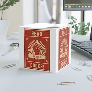 Read Banned Books Note Cube