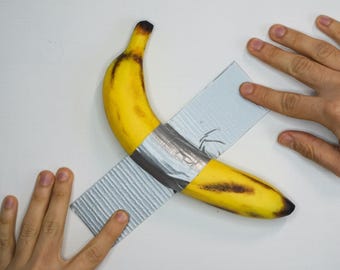 Banana de Fita Adesiva – Banana realista pintada à mão com fita adesiva – Decoração divertida para casa e escritório – Presente de boas-vindas
