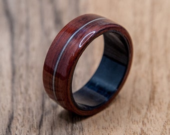 Bloodwood Guitar String Inlay Ring - Wooden Wedding Band - Guitarist Ring - Musician Gift Rock'n'roll - Wood Ring - Gift - Black Tinto