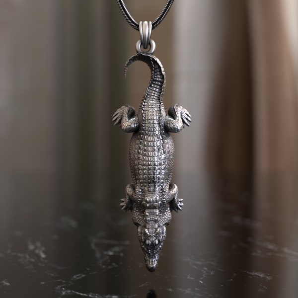 Exotic 925 Sterling Silver Crocodile Necklace, Detailed Alligator Pendant, Wildlife-Inspired Jewelry, Unique Reptilian Theme Accessory