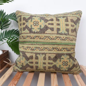 Vintage Kilim Pillow, Kilim Pillow, 22x22 Pillow for Sofa, Vintage Kilim Throw Pillow, Green Pillow Cover, Patchwork Pillow, Textured Pillow