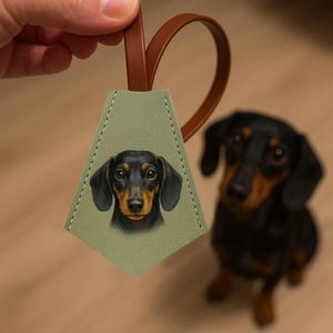 Personalized Dog Portrait Leather Keychain | Custom Pet Leather Bag Tag Charm | Leather Clochette Gift for Dog Lovers or Luggage LWH6160VU0