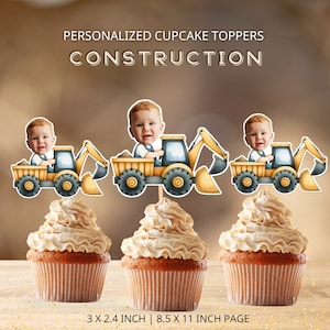 Puede incluir: Tres adornos para cupcakes de vehículos de construcción amarillos con la cara de un niño en el asiento del conductor. Cada adorno mide 7,6 x 6,1 cm y viene en una página de 8,5 x 11 pulgadas. Los adornos son perfectos para una fiesta de cumpleaños con temática de construcción.