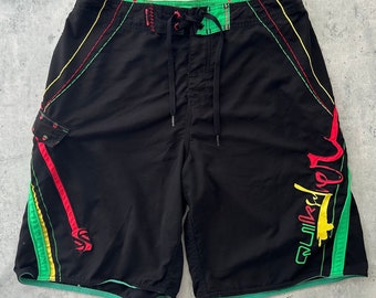 Boardshorts Quiksilver vintage Y2K (33) noir vert jaune rouge Rasta brodé maillot de bain de surf