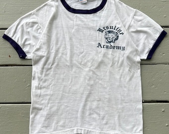 Vintage jaren '70 Champion Blue Bar t shirt (M) Ringer tee Ursuline Academy gemaakt in de VS