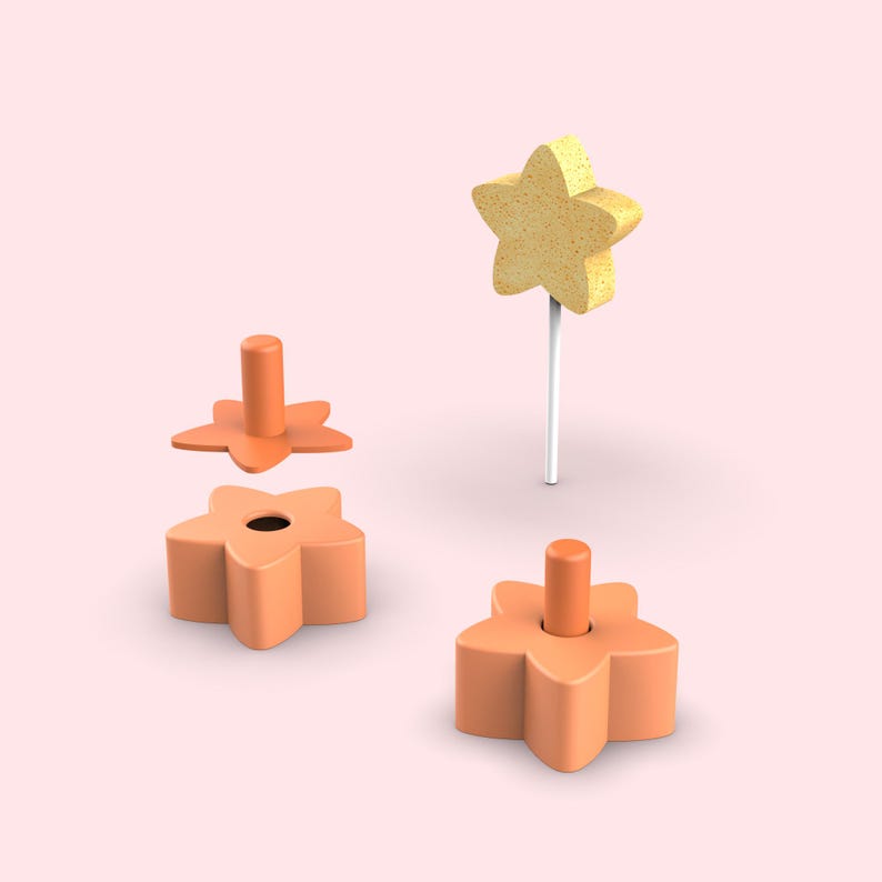 Pode incluir: Um conjunto de tr&ecirc;s componentes laranja em forma de estrela e um topo amarelo em forma de estrela num pau branco. Duas das pe&ccedil;as laranja apresentam um pino cil&iacute;ndrico central, enquanto a terceira pe&ccedil;a tem um orif&iacute;cio central.