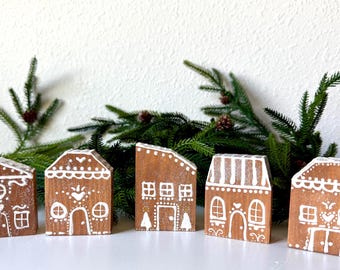 Casetta di Natale in Legno con 10 LED – Decorazione Natalizia con Pers – Avilia Home