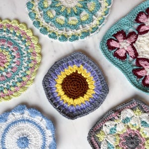 Handmade crochet coasters/flower mug rug/sunflowerglass rug/fabric mug coasters/handmade table decor/kitchen Decor/gift for her/gift for mom